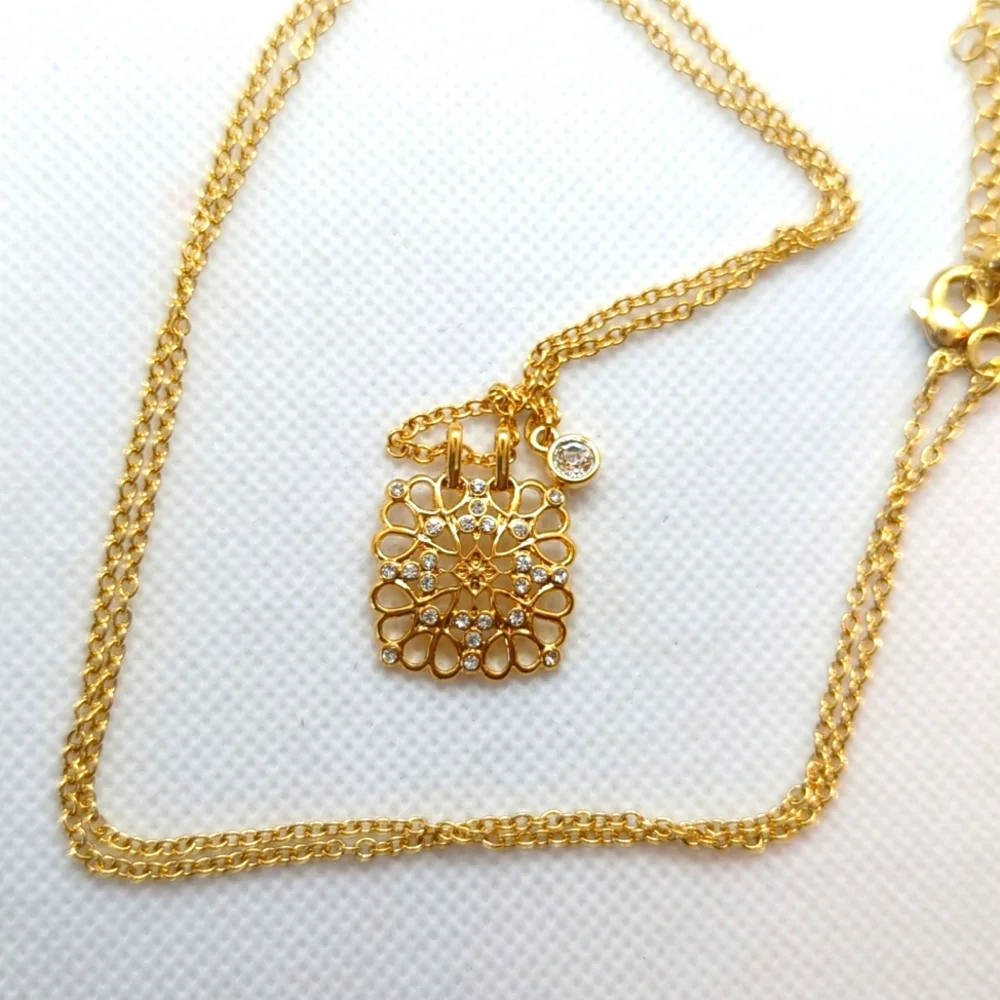 Avon Signature Collection Square Pendant - Picture 6 of 7